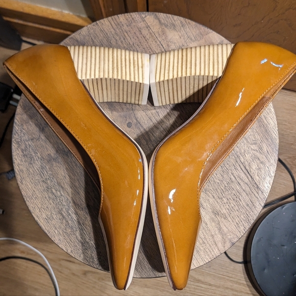 Tory Burch Banana Patent Leather Pumps sz 5M​ - Picture 9 of 16
